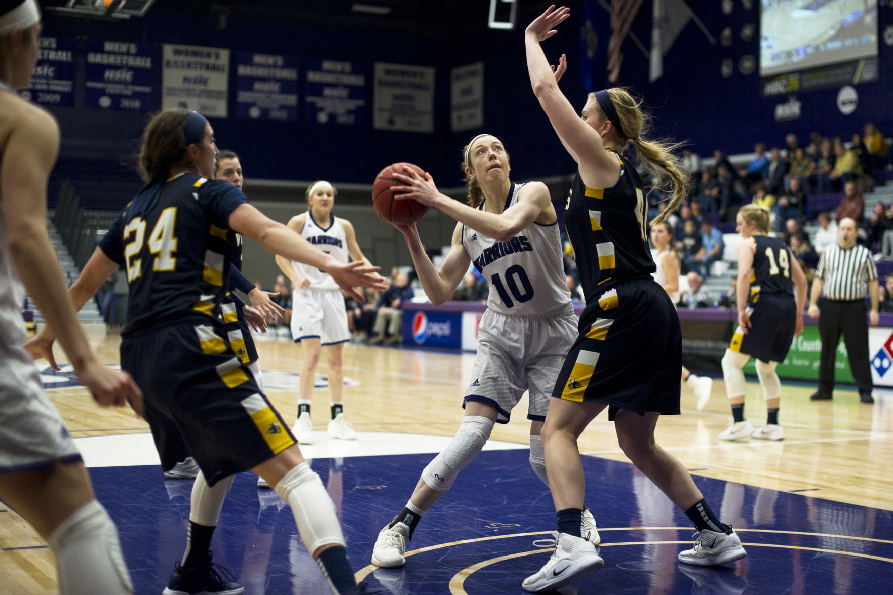 WSU v. Augustana 01